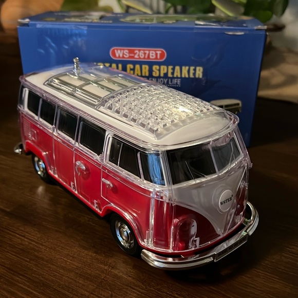 NIB Wireless Bluetooth Car Speaker with lights! - Picture 1 of 11